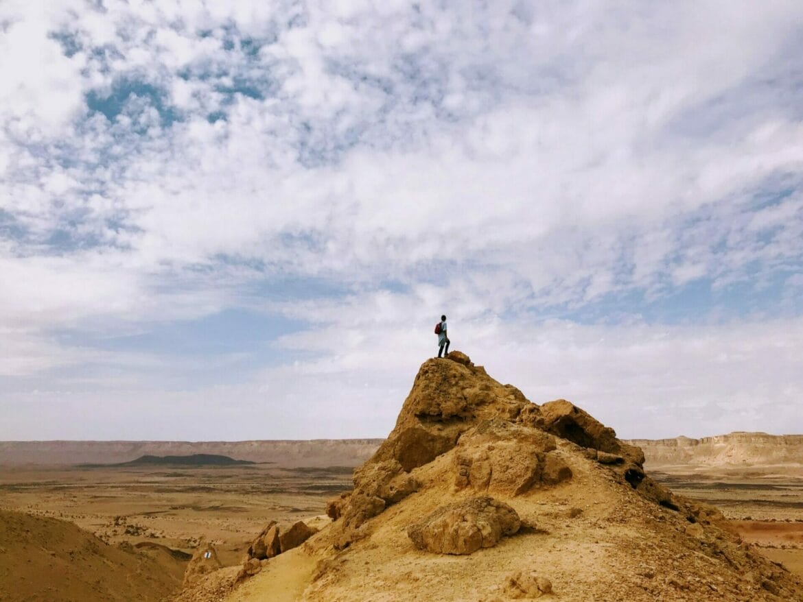 hiking israel - arond mountain ramon crater