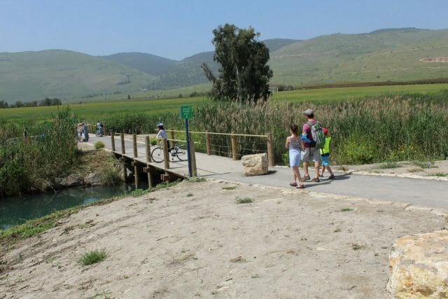 Nahal HaKibbutzim hike.