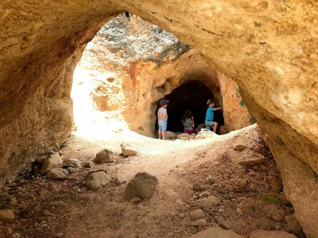 Jerusalem hikes for summer