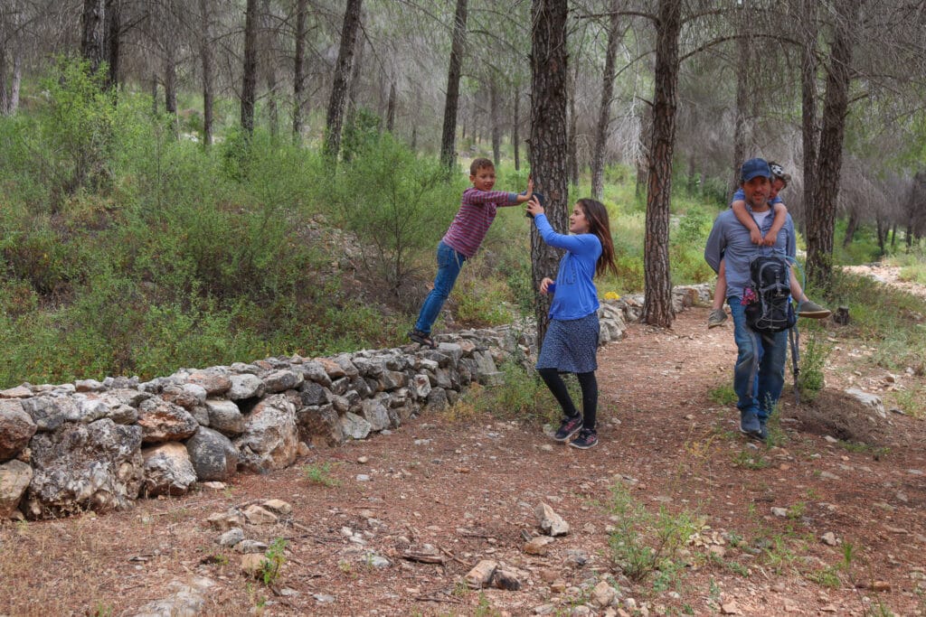 family hikes in israel sukkot 2023