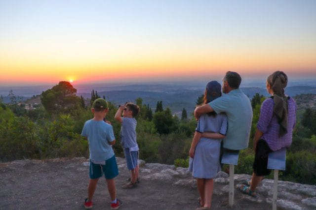 Hikes in ISrael for 4 generation families