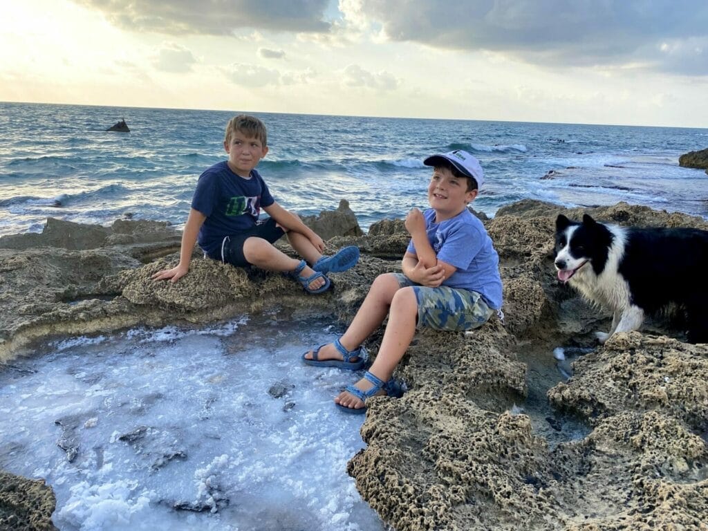 family hikes in israel sukkot 2023