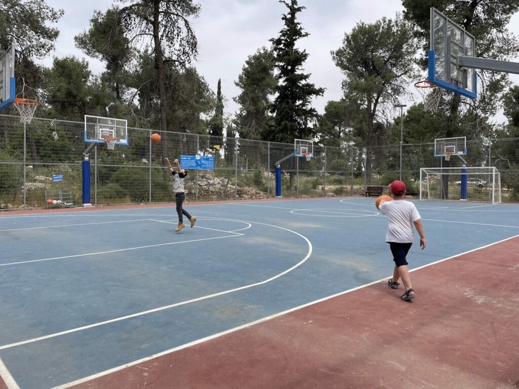 Oz VeGaon loop trail